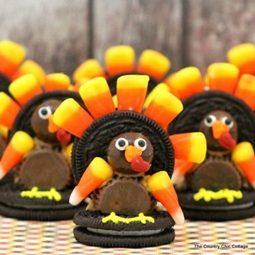 turkey made out of candy corn and oreos
