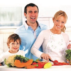 Family cutting fresh vegetables