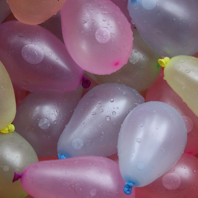a bunch of water balloons