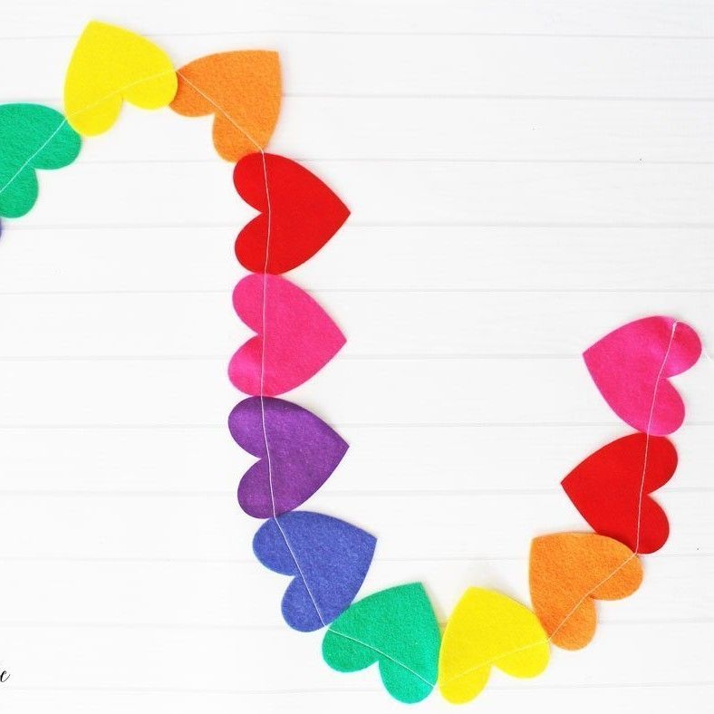 A garland made from felt hearts in an assortment of colors
